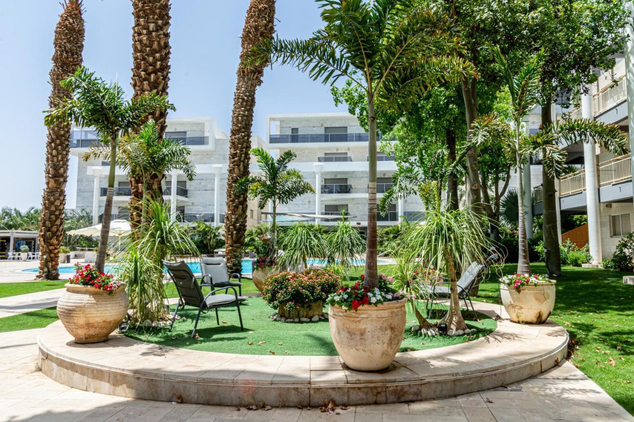 Pool Garden View Apartment Eilat