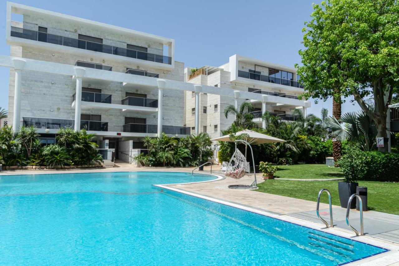 Pool Garden View Apartment Eilat