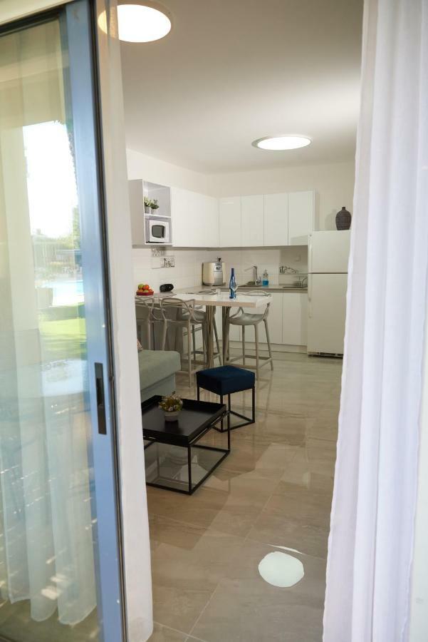 Pool Garden View Apartment Eilat